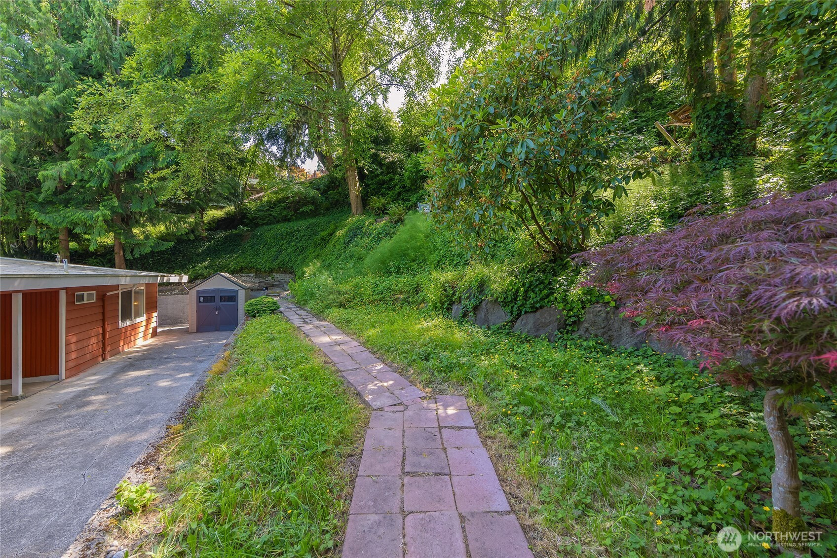 2463 74th Avenue SE, Mercer Island, WA 98040