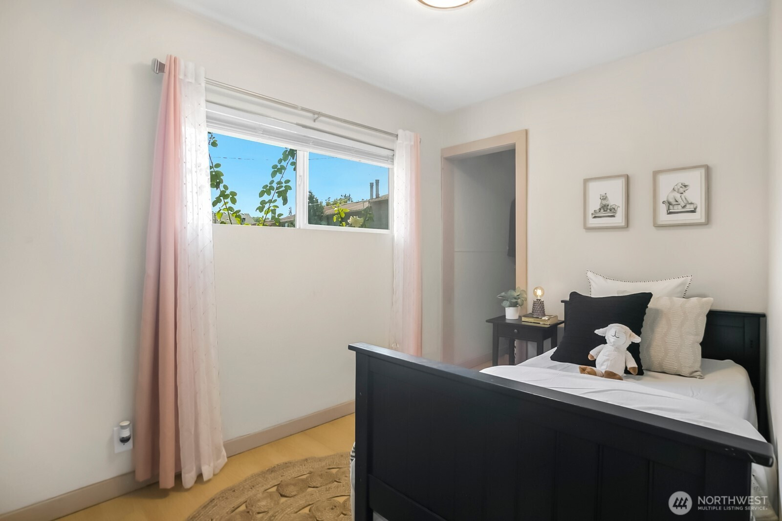 15222 37th Place S, Tukwila, WA 98188