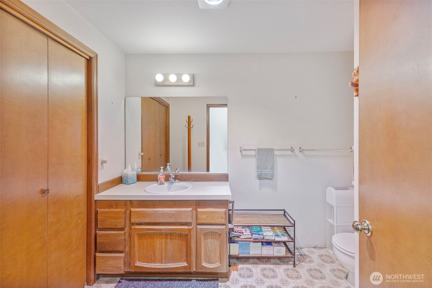 9525 62nd Avenue SE, Olympia, WA 98513