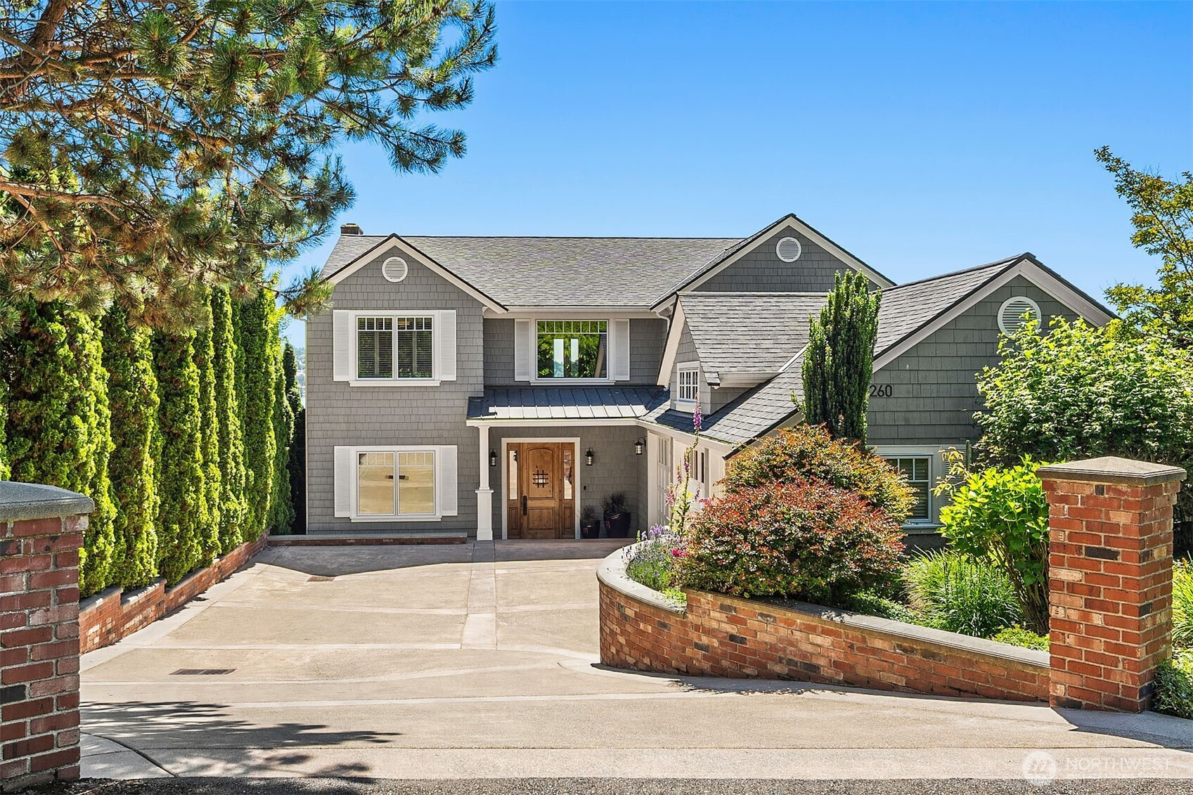 8260 Avalon Drive, Mercer Island, WA 98040
