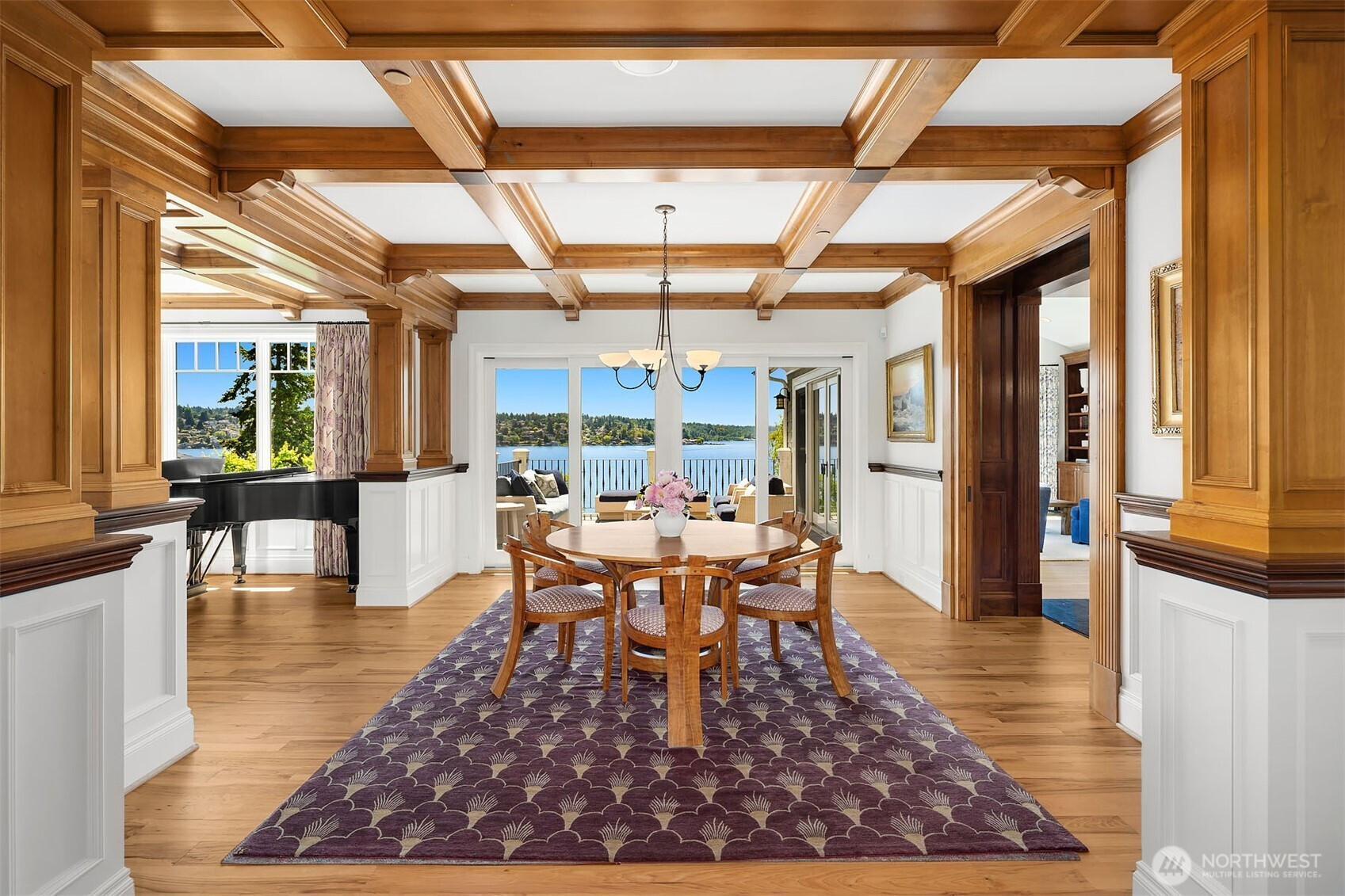 8260 Avalon Drive, Mercer Island, WA 98040