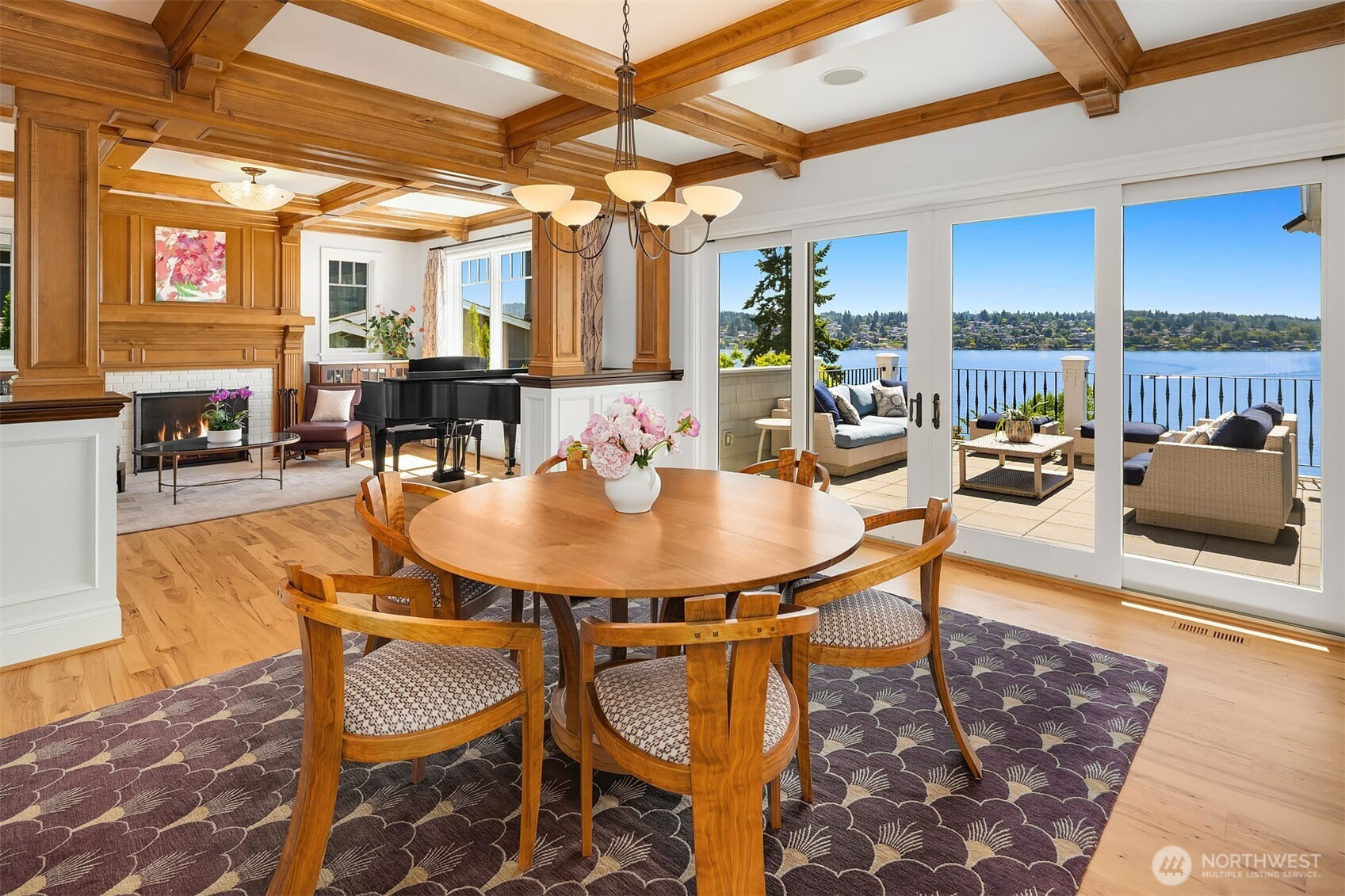 8260 Avalon Drive, Mercer Island, WA 98040