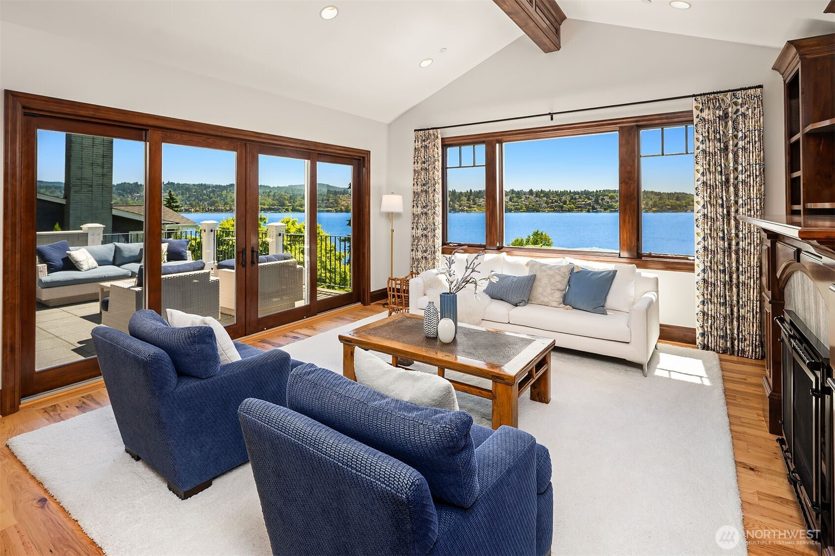 8260 Avalon Drive, Mercer Island, WA 98040