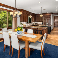 8260 Avalon Drive, Mercer Island, WA 98040