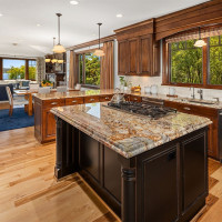 8260 Avalon Drive, Mercer Island, WA 98040