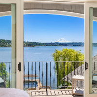 8260 Avalon Drive, Mercer Island, WA 98040