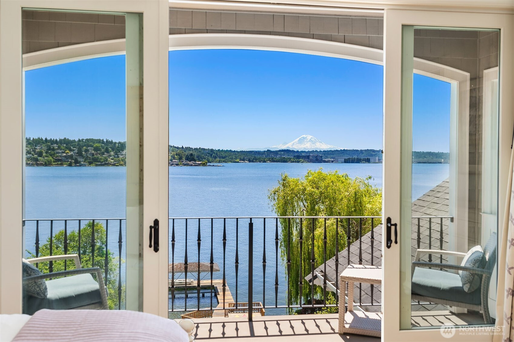 8260 Avalon Drive, Mercer Island, WA 98040