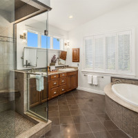 8260 Avalon Drive, Mercer Island, WA 98040