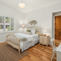 8260 Avalon Drive, Mercer Island, WA 98040