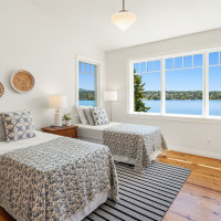 8260 Avalon Drive, Mercer Island, WA 98040