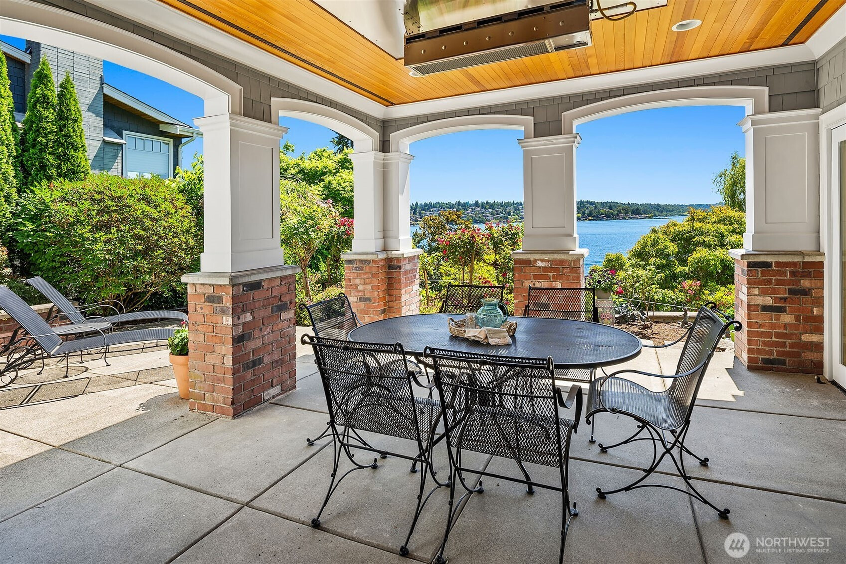 8260 Avalon Drive, Mercer Island, WA 98040