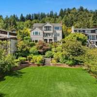 8260 Avalon Drive, Mercer Island, WA 98040