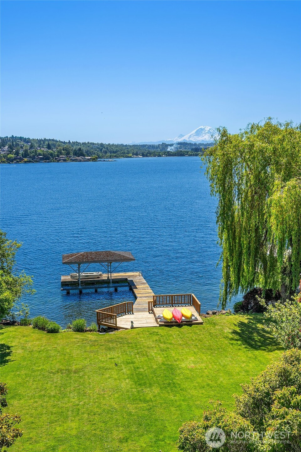 8260 Avalon Drive, Mercer Island, WA 98040