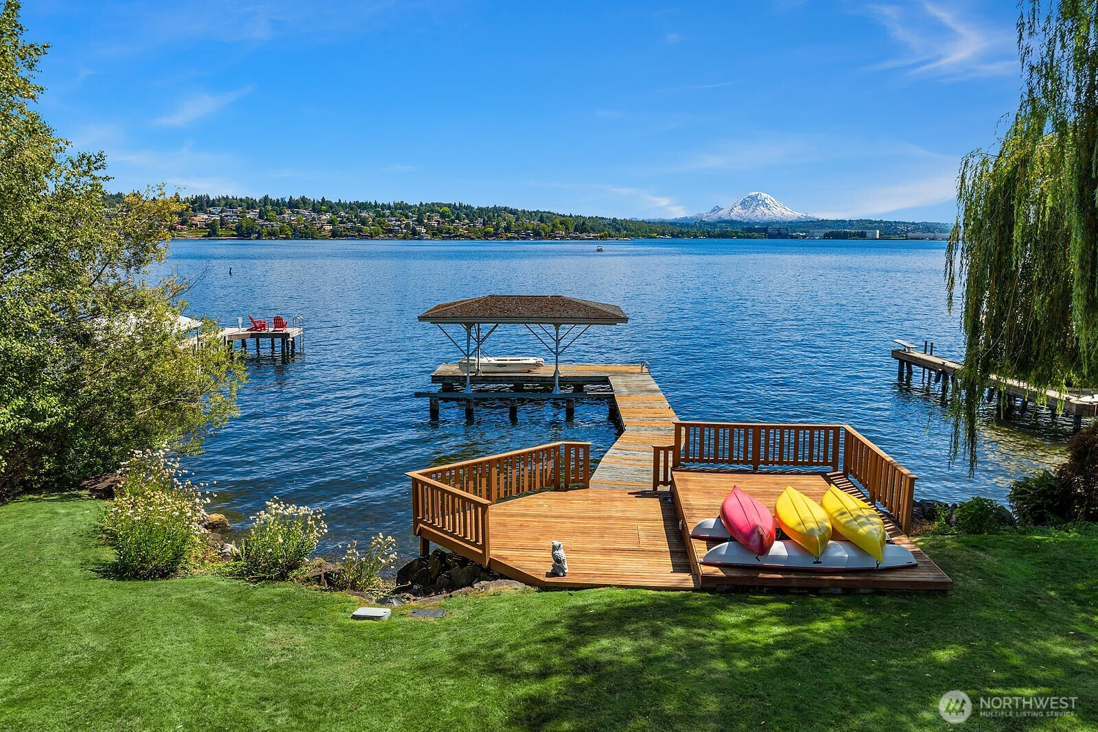 8260 Avalon Drive, Mercer Island, WA 98040