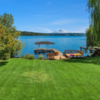 8260 Avalon Drive, Mercer Island, WA 98040