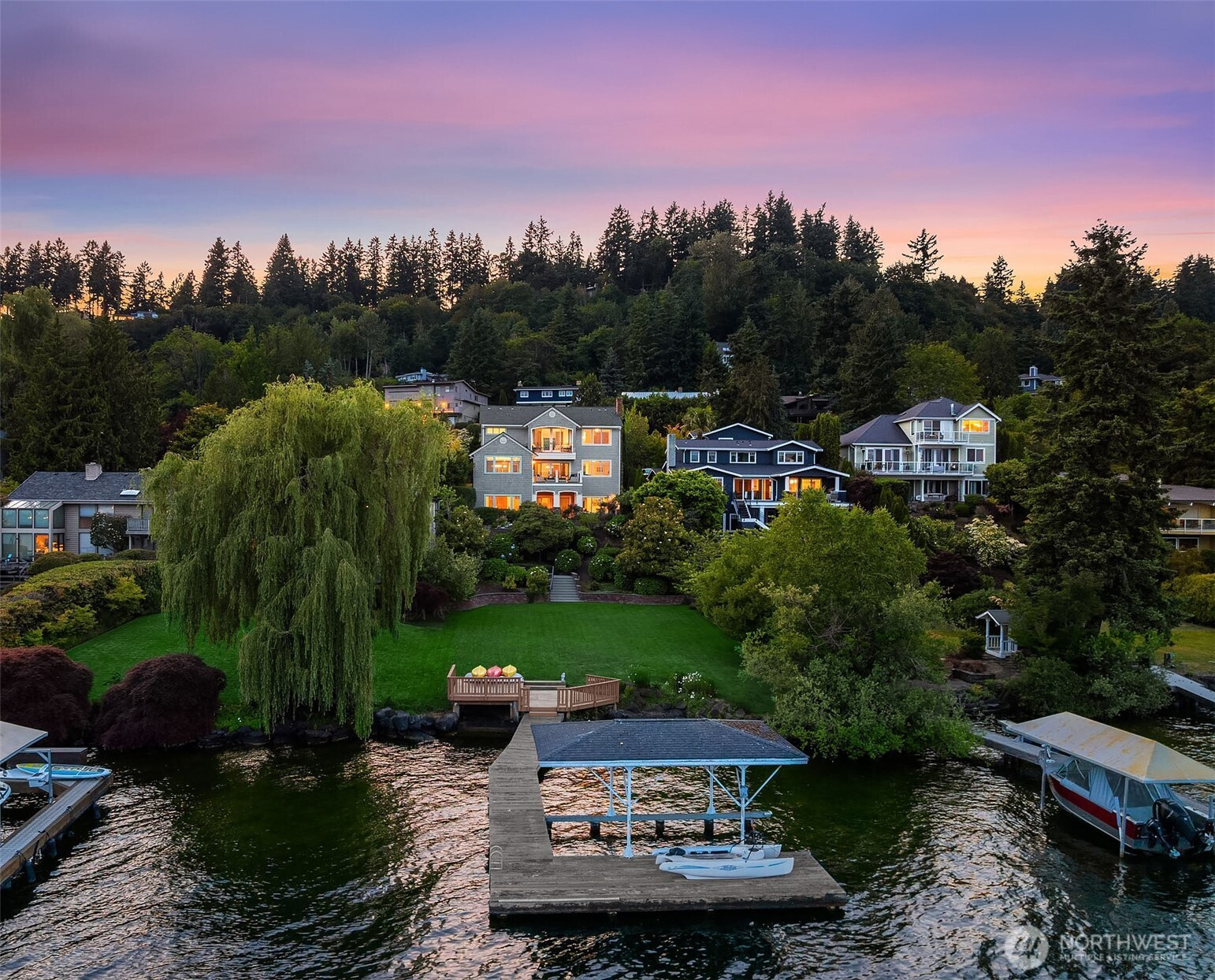 8260 Avalon Drive, Mercer Island, WA 98040