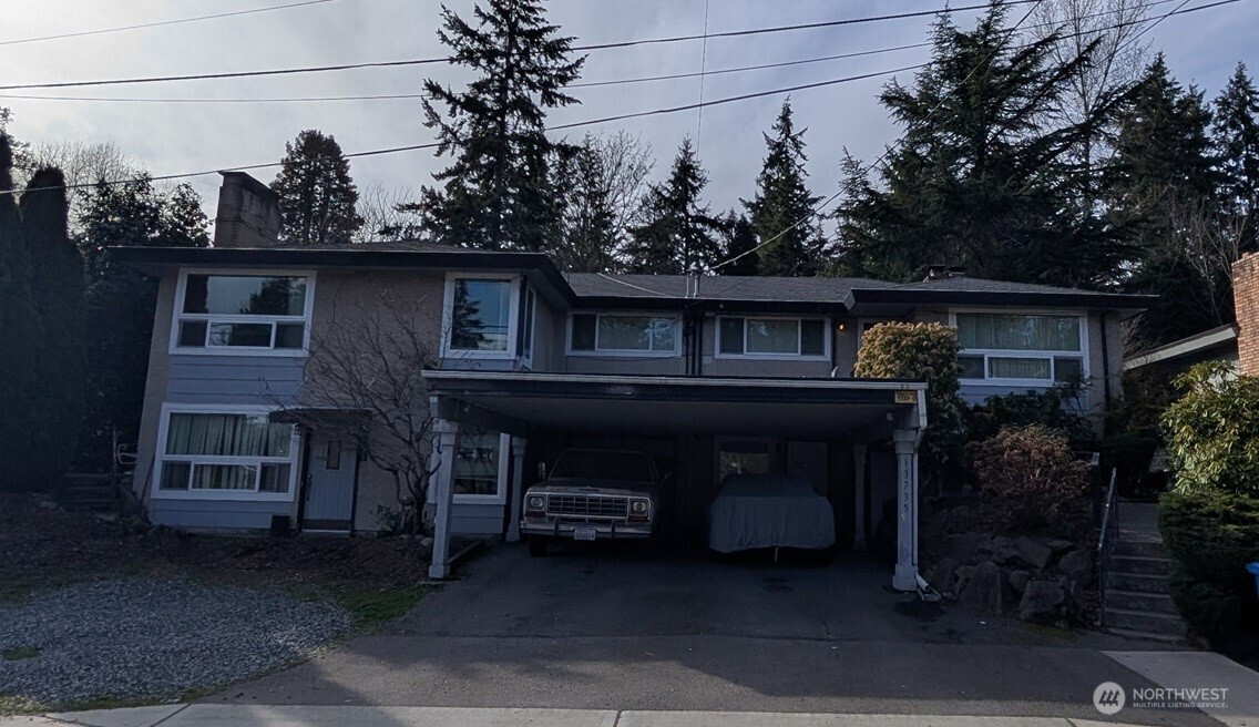 13731 Greenwood Avenue N, Seattle, WA 98133