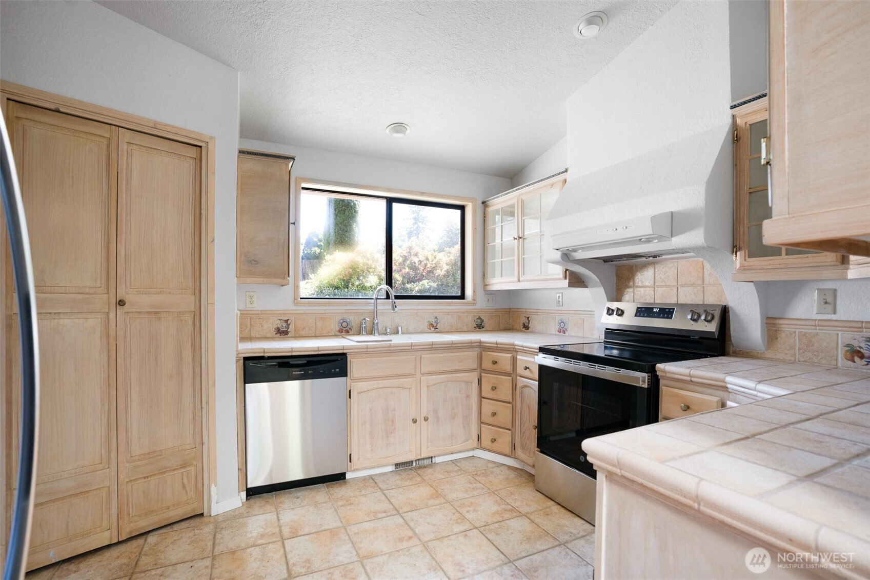 2711 Castlewood Court SE, Olympia, WA 98501