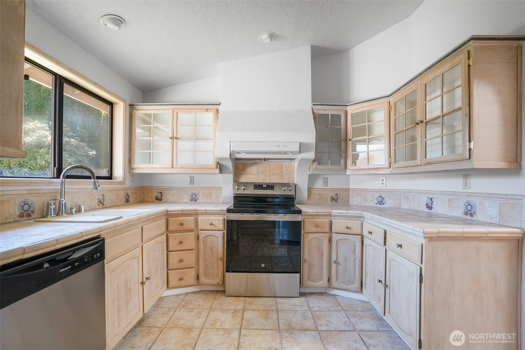 2711 Castlewood Court SE, Olympia, WA 98501