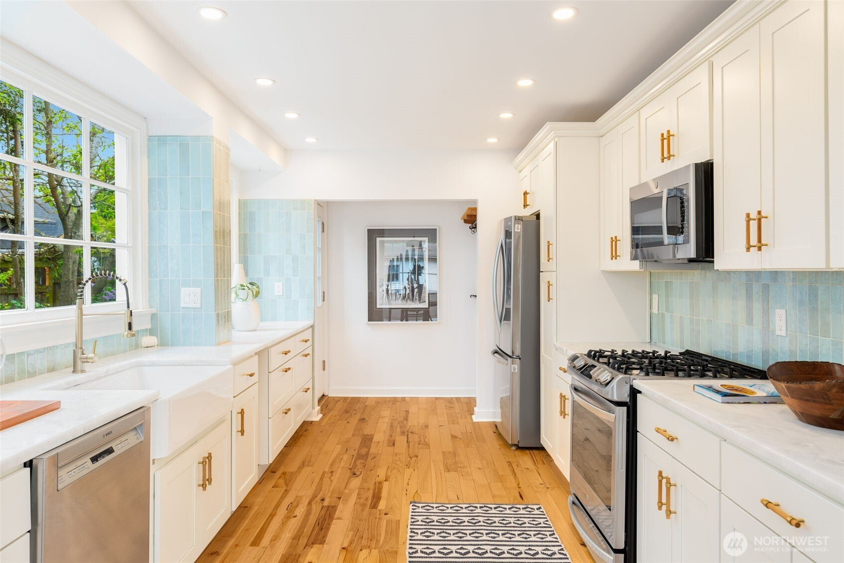 749 N 98th Street, Seattle, WA 98103