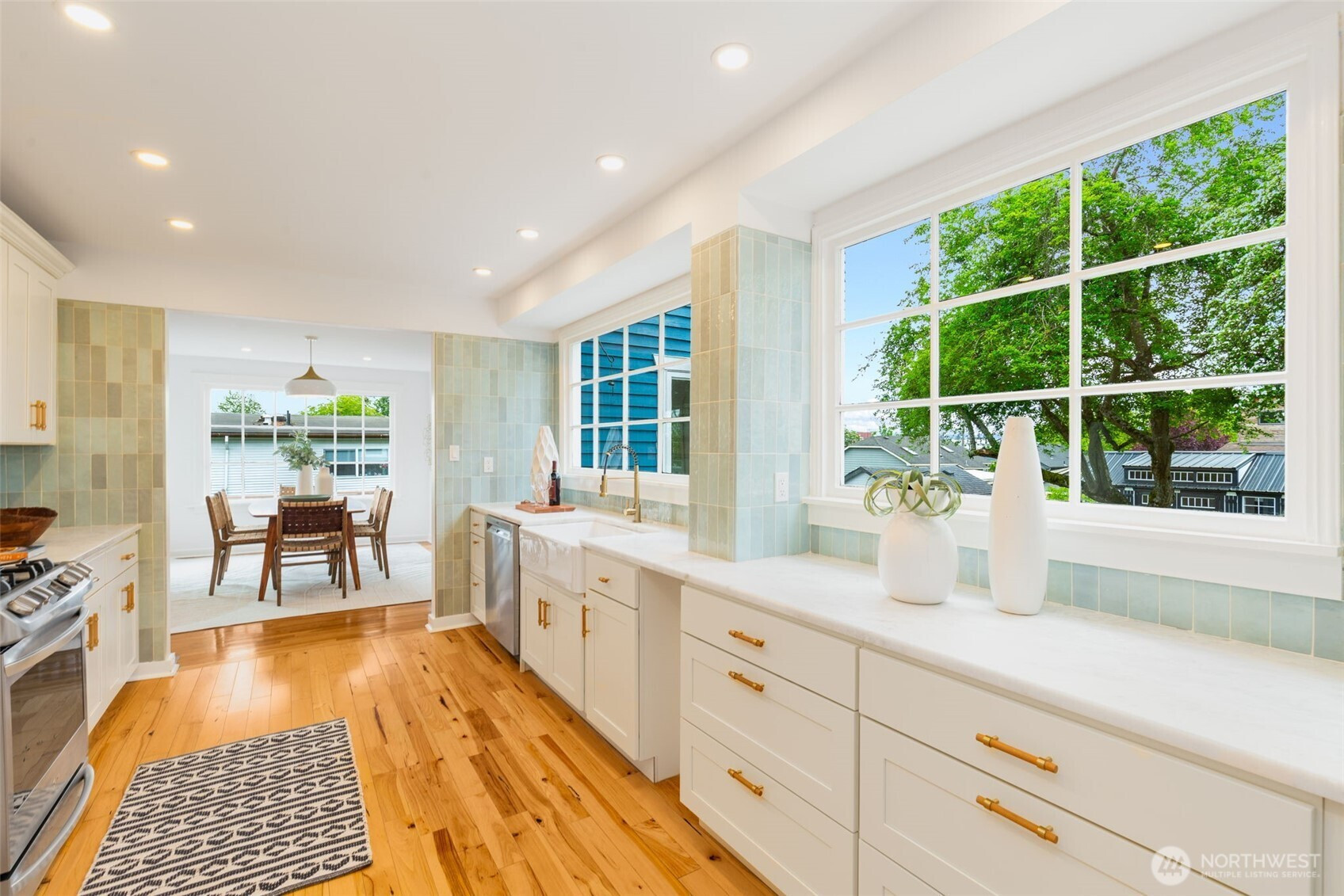 749 N 98th Street, Seattle, WA 98103