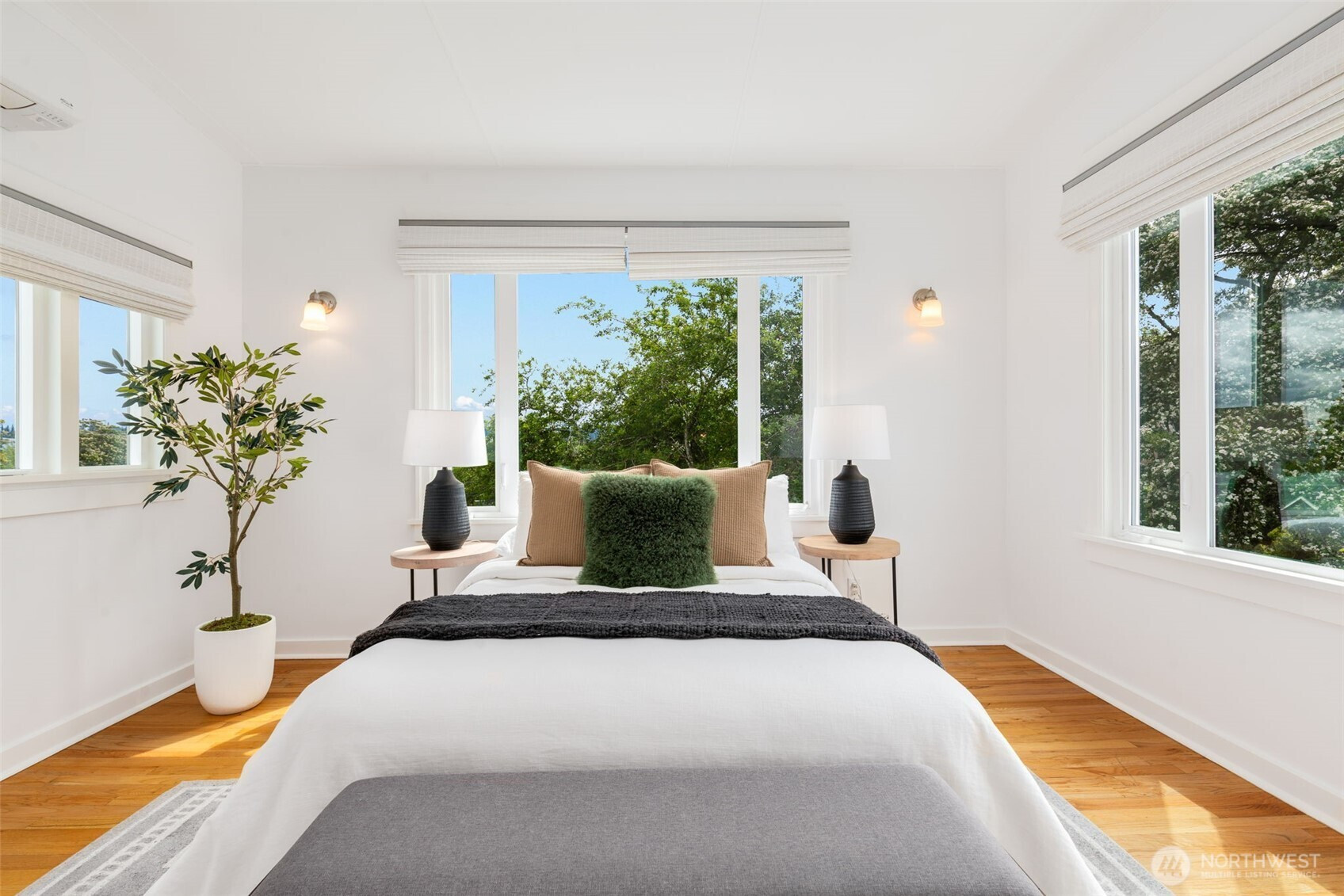 749 N 98th Street, Seattle, WA 98103