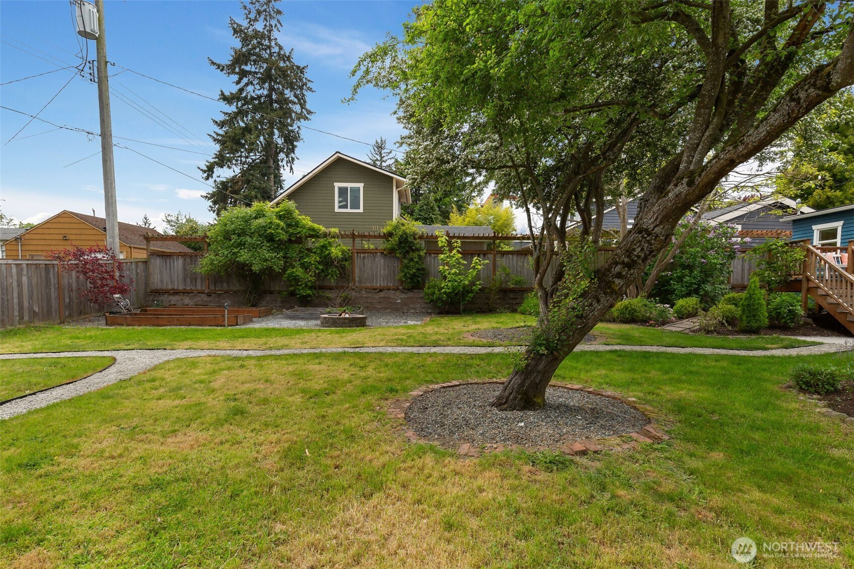 749 N 98th Street, Seattle, WA 98103