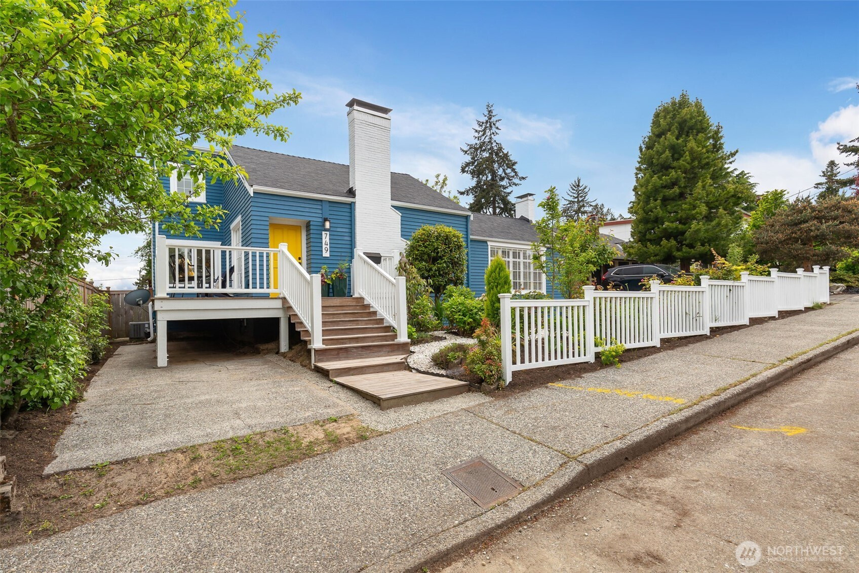 749 N 98th Street, Seattle, WA 98103