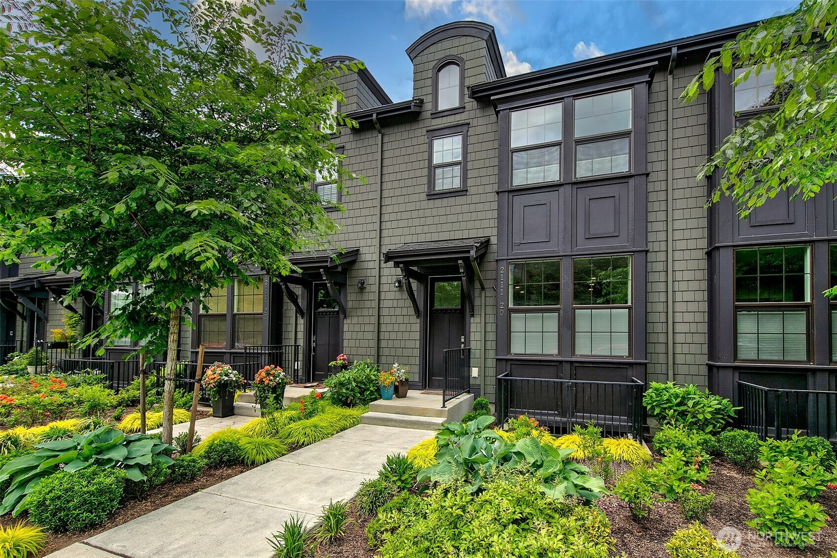 2111 9th Avenue W, Seattle, WA 98119