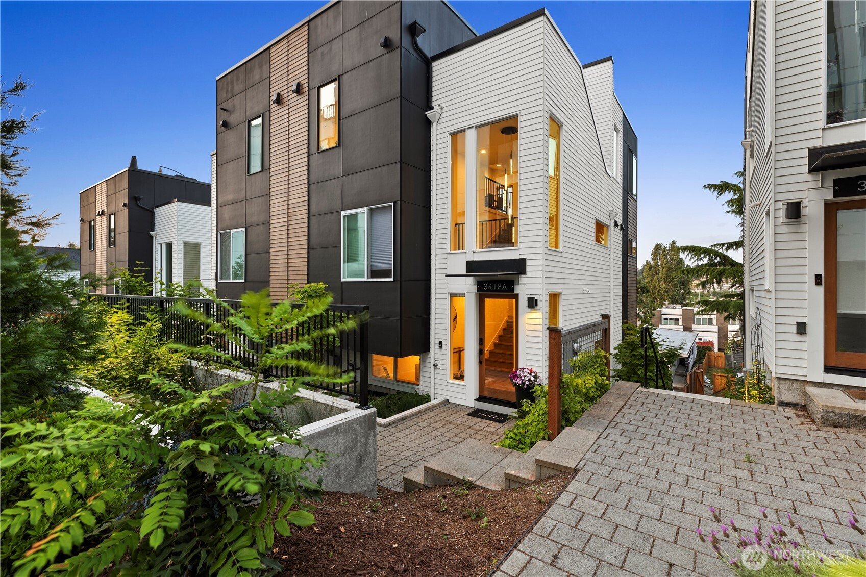 3418 23rd Avenue W, Seattle, WA 98199