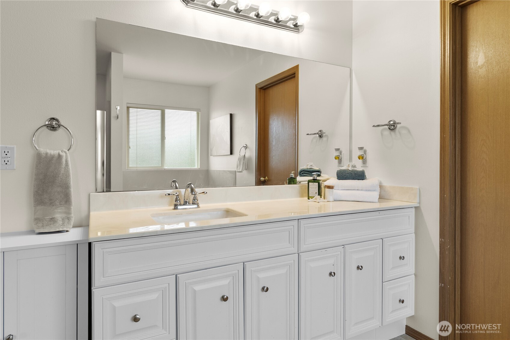 1662 Jensen Avenue, Dupont, WA 98327