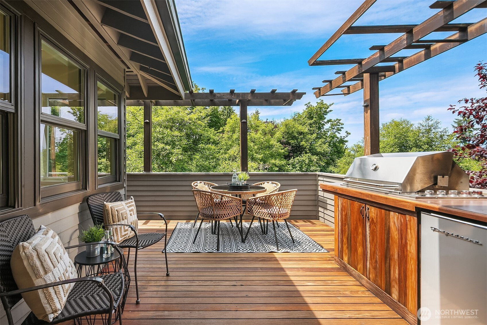 9201 24th Avenue NW, Seattle, WA 98117