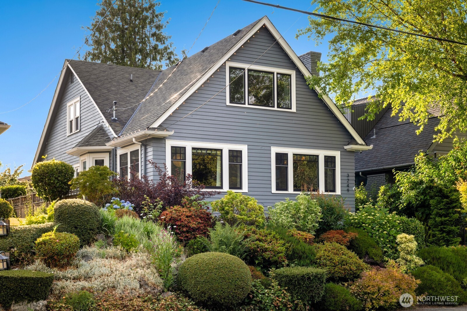 3249 27th Avenue W, Seattle, WA 98199