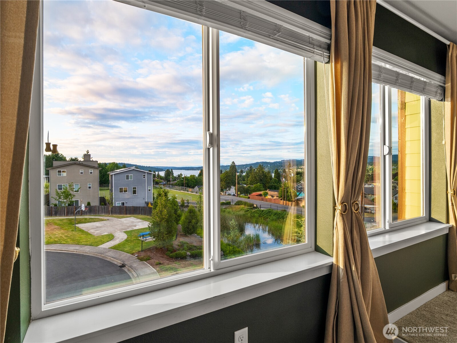 8269 S 118th Court, Seattle, WA 98178