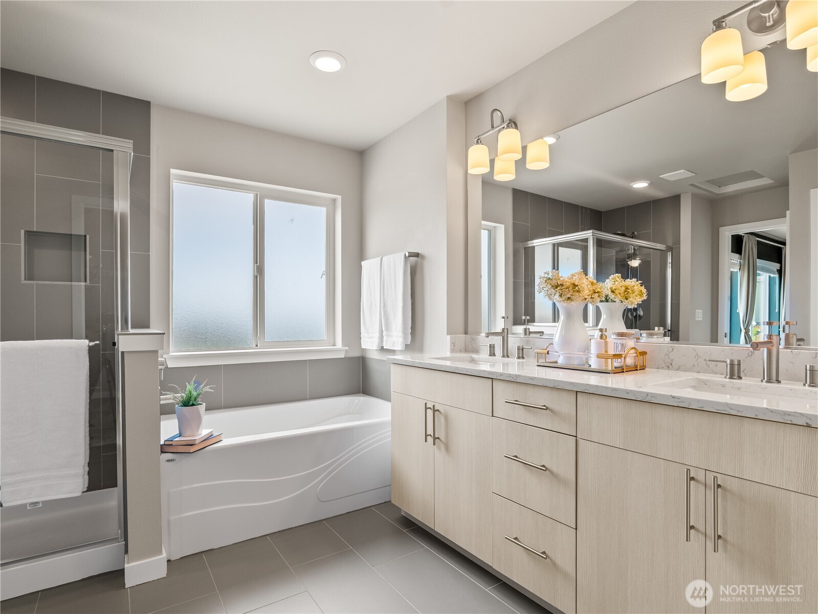 8269 S 118th Court, Seattle, WA 98178