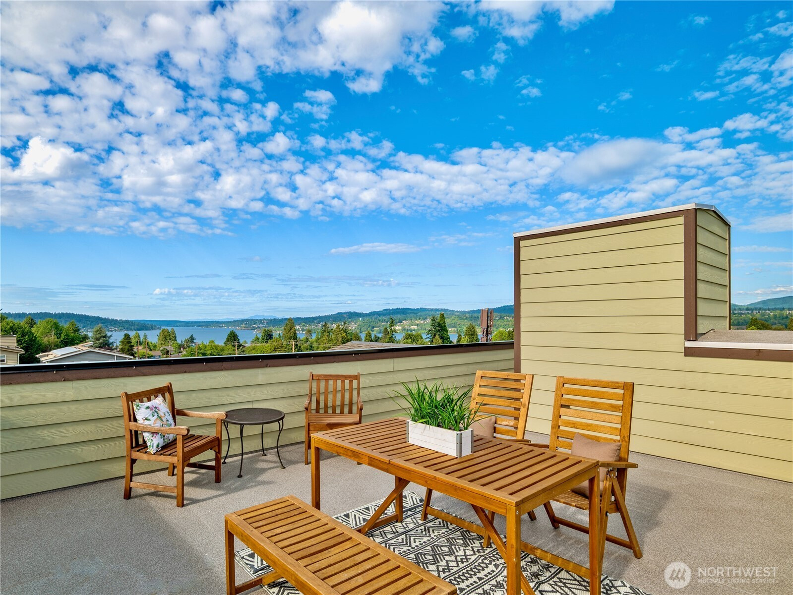8269 S 118th Court, Seattle, WA 98178