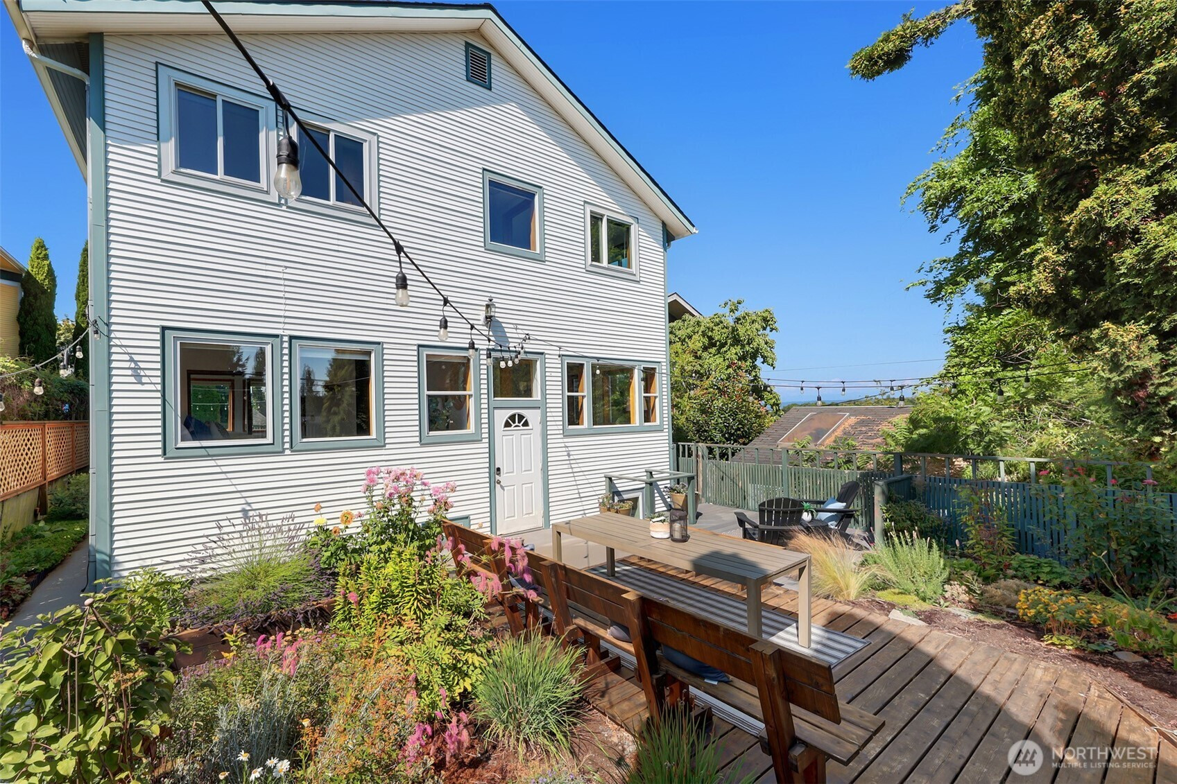 2433 E Valley Street, Seattle, WA 98112