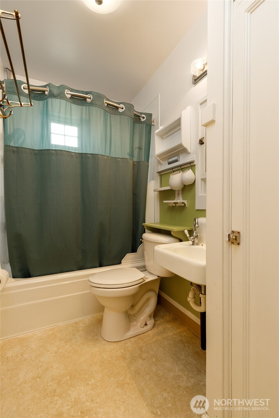 318 Columbia Avenue, Coulee Dam, WA 99116