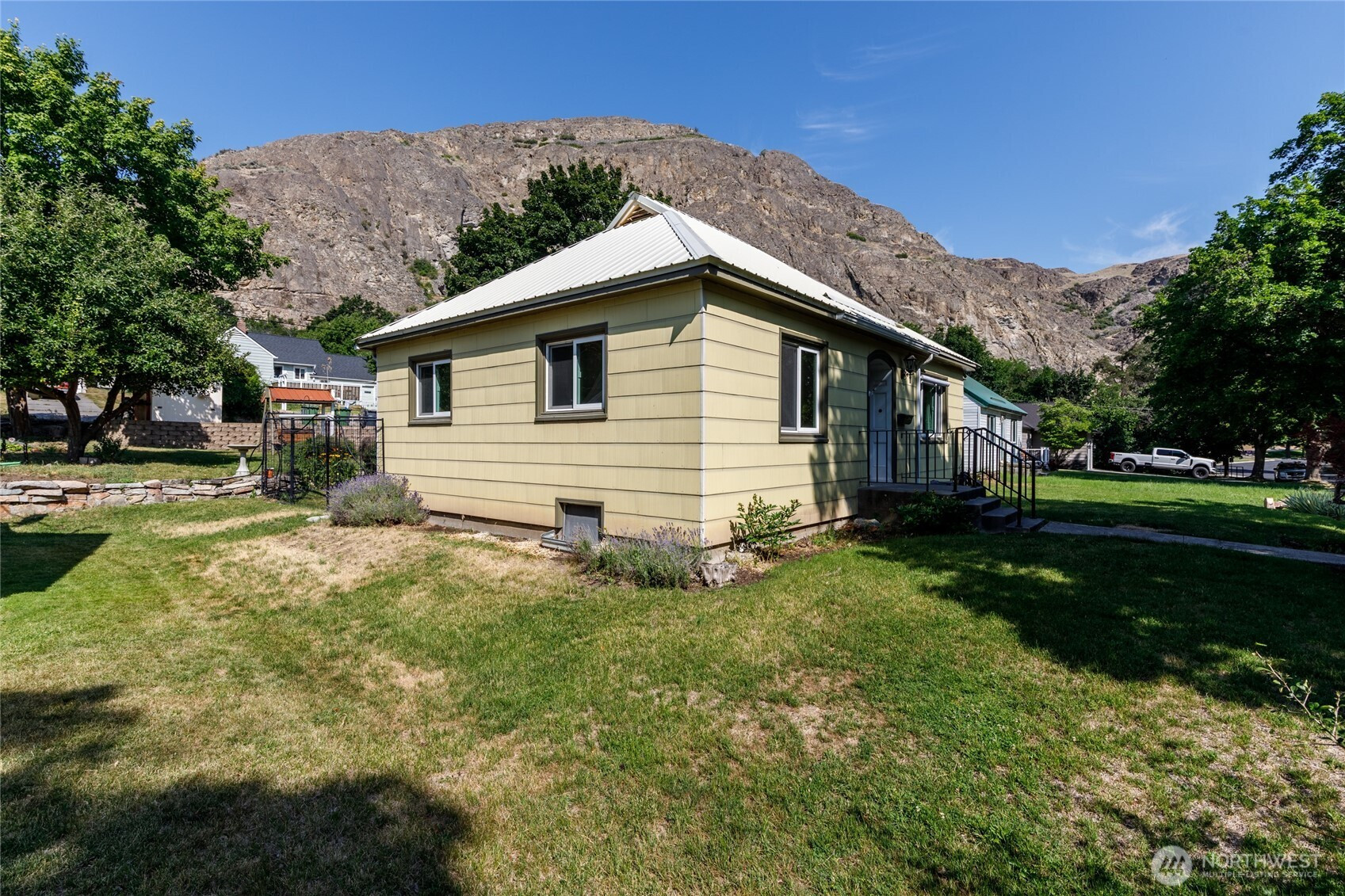 318 Columbia Avenue, Coulee Dam, WA 99116