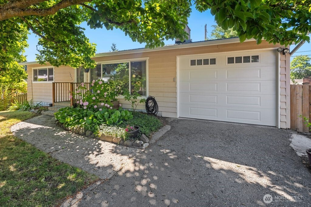 16204 Corliss Place N, Shoreline, WA 98133