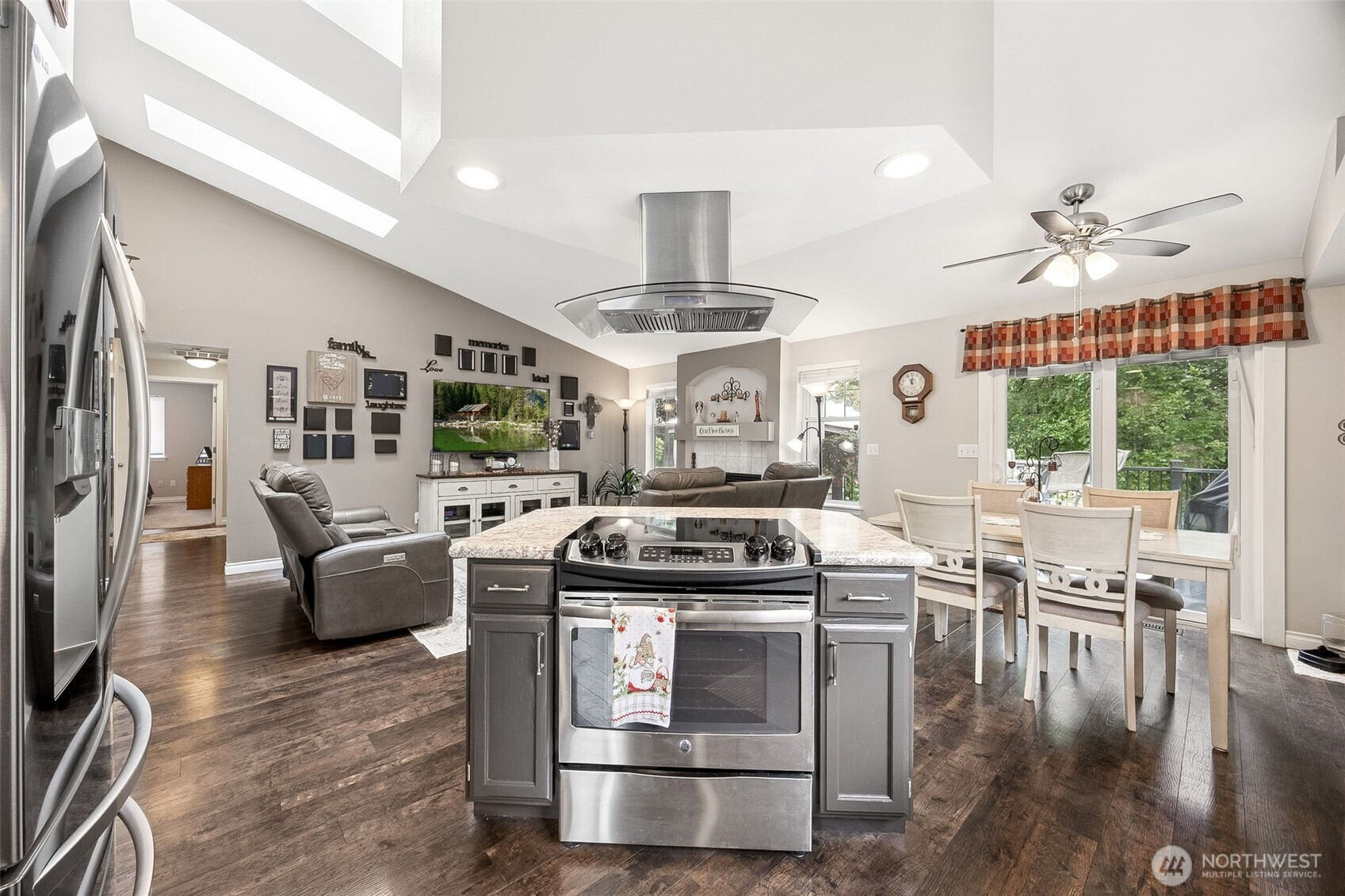 609 Cherry Street E, Tacoma, WA 98445