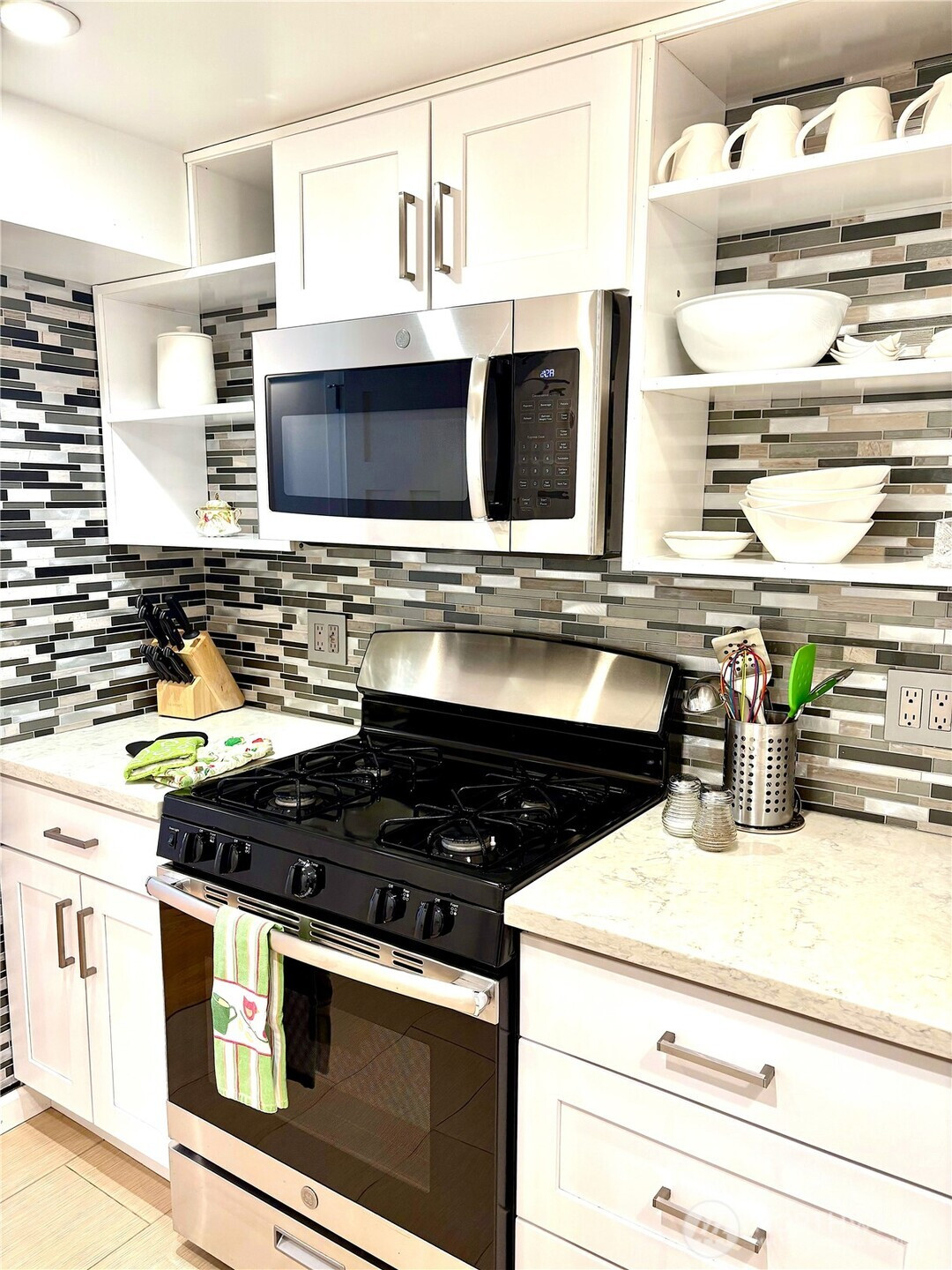 9502 23rd Avenue NW, Seattle, WA 98117