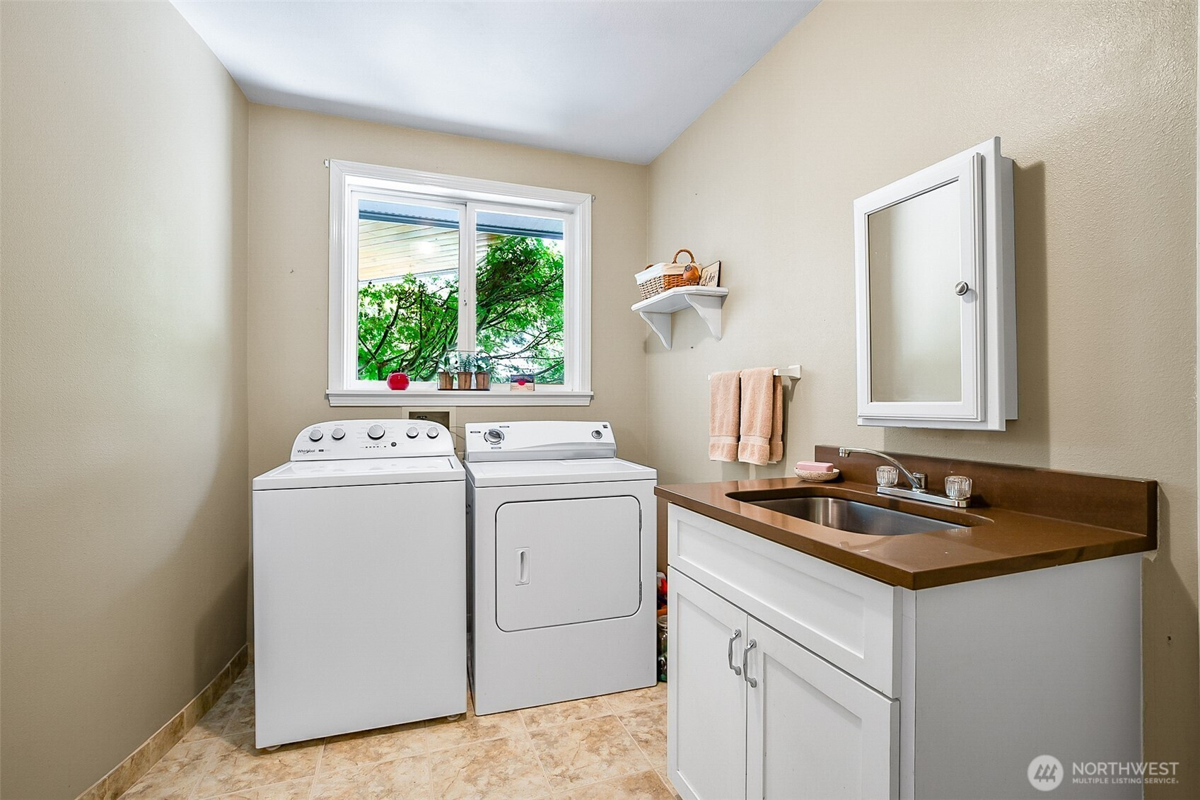 828 State Highway 532, Camano Island, WA 98282