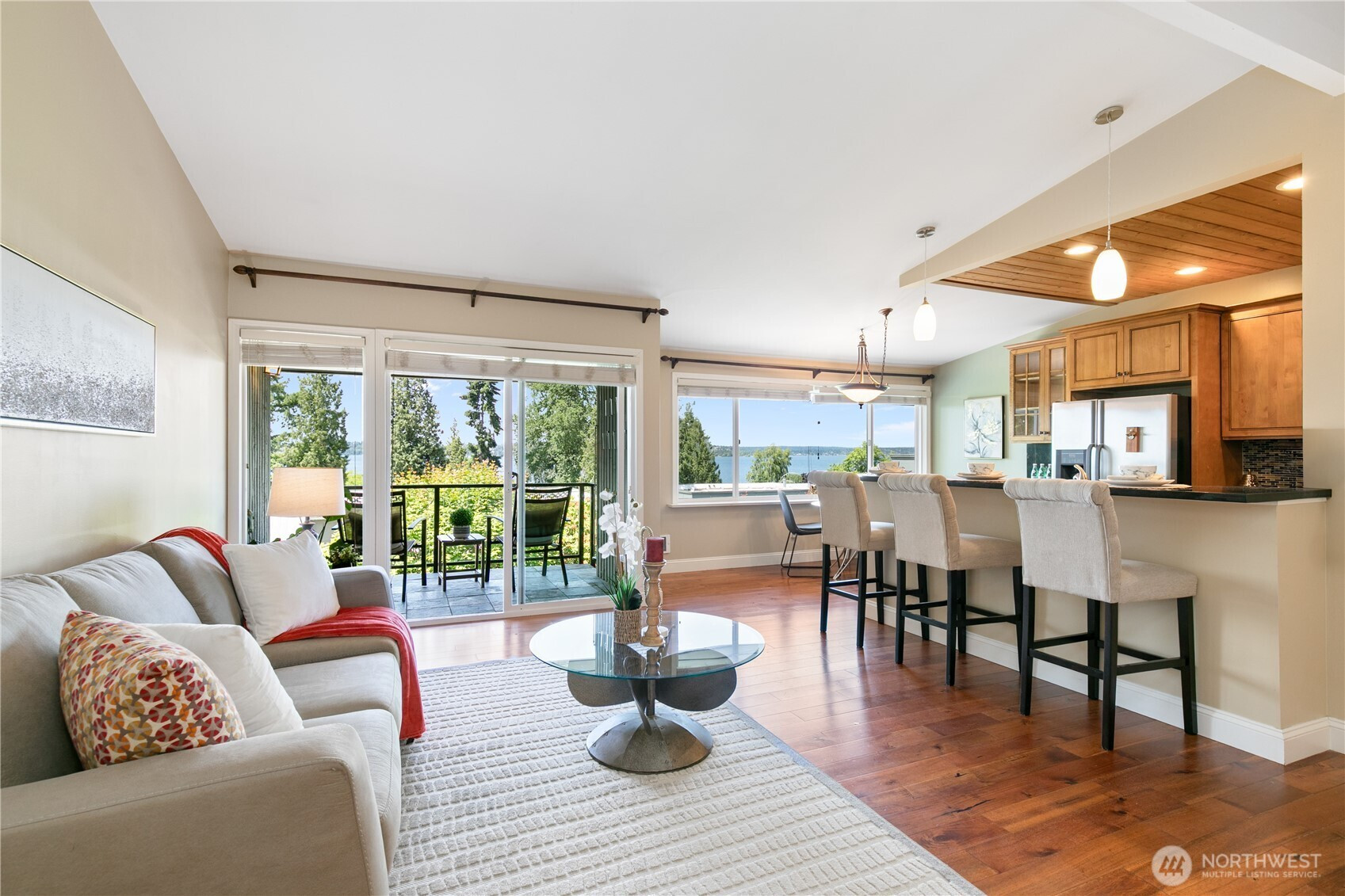 6714 Lake Washington Boulevard NE, Kirkland, WA 98033