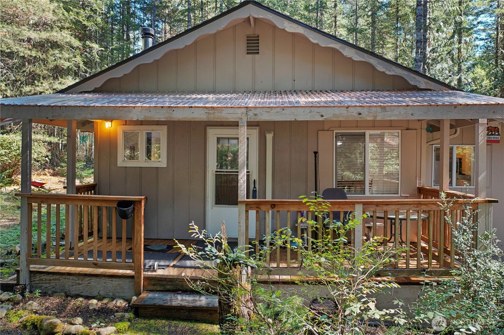 33 N Dow Mountain Place, Hoodsport, WA 98548