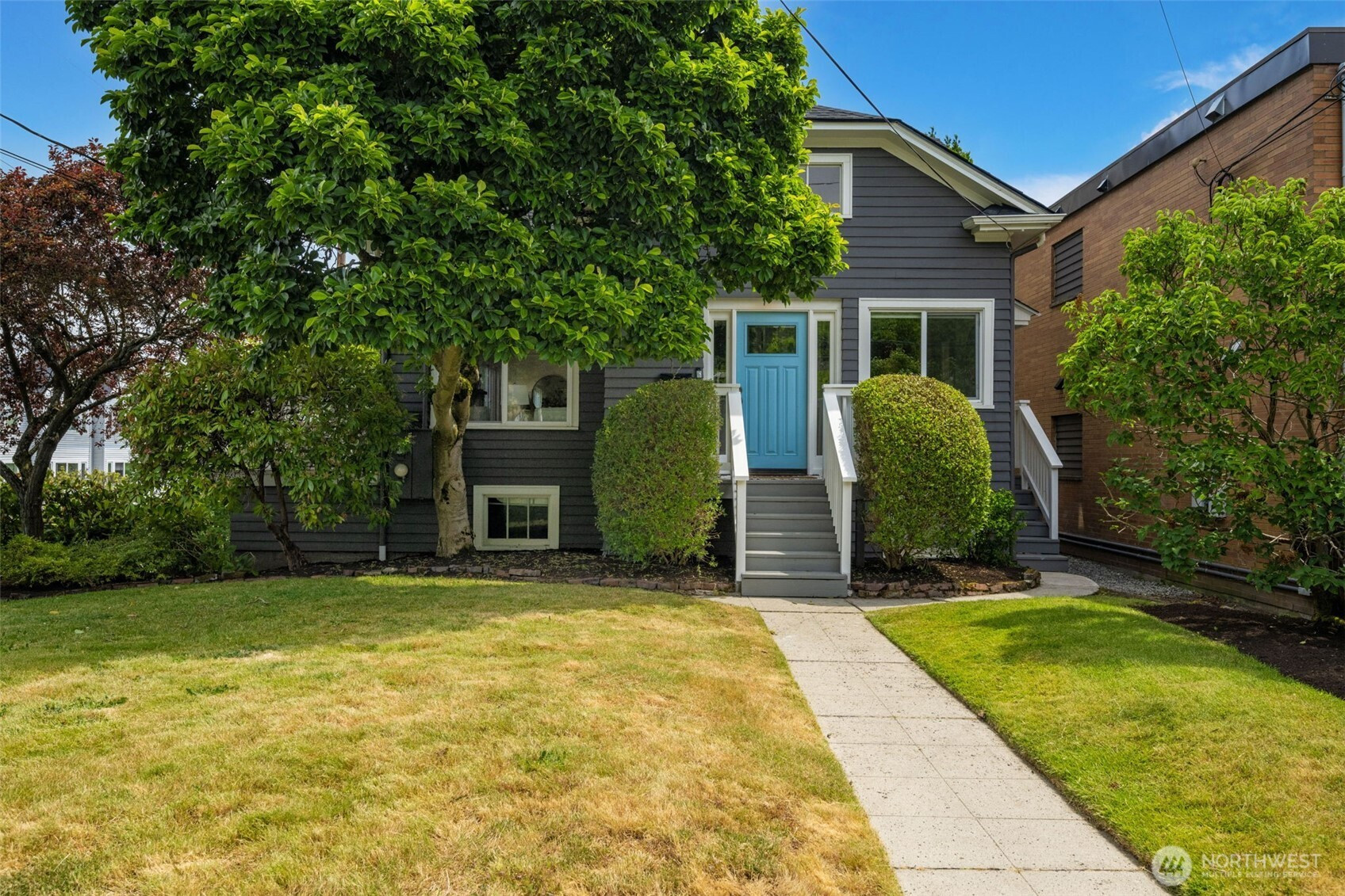 1222 6th Avenue N, Seattle, WA 98109