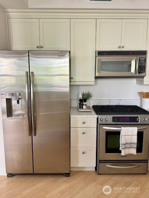 10047 Main Street, Bellevue, WA 98004