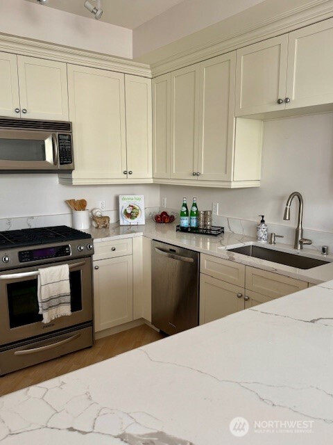 10047 Main Street, Bellevue, WA 98004