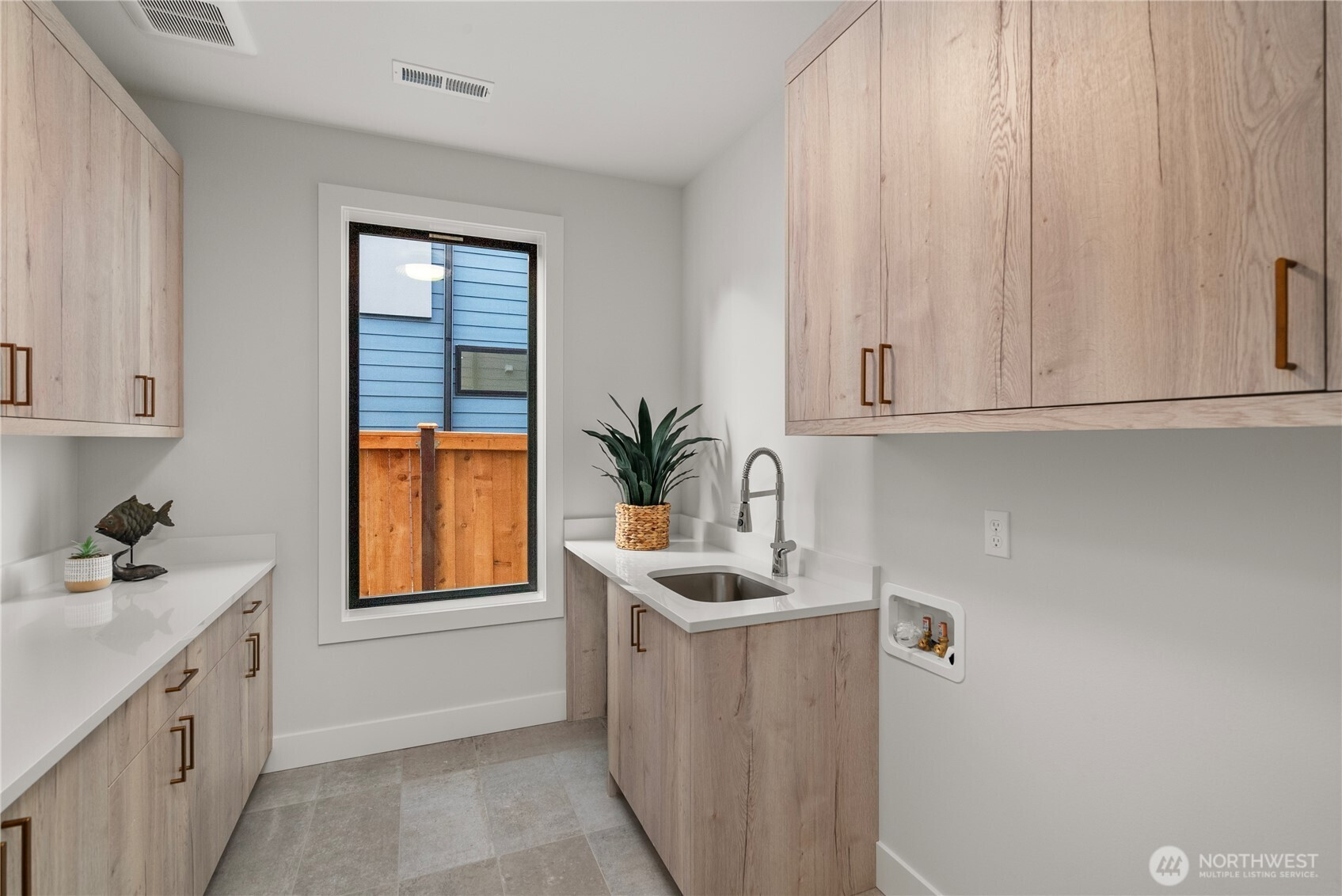 1422 Sequalish Street, Steilacoom, WA 98388