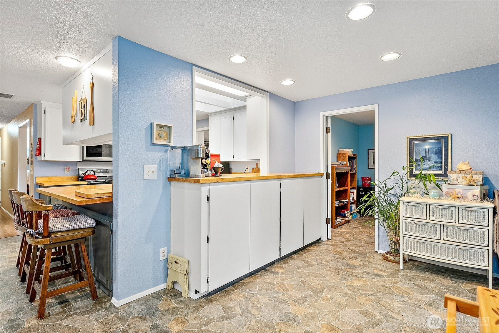 4136 Highline Drive SE, Olympia, WA 98501